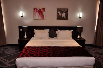 Golden Tulip Oniru