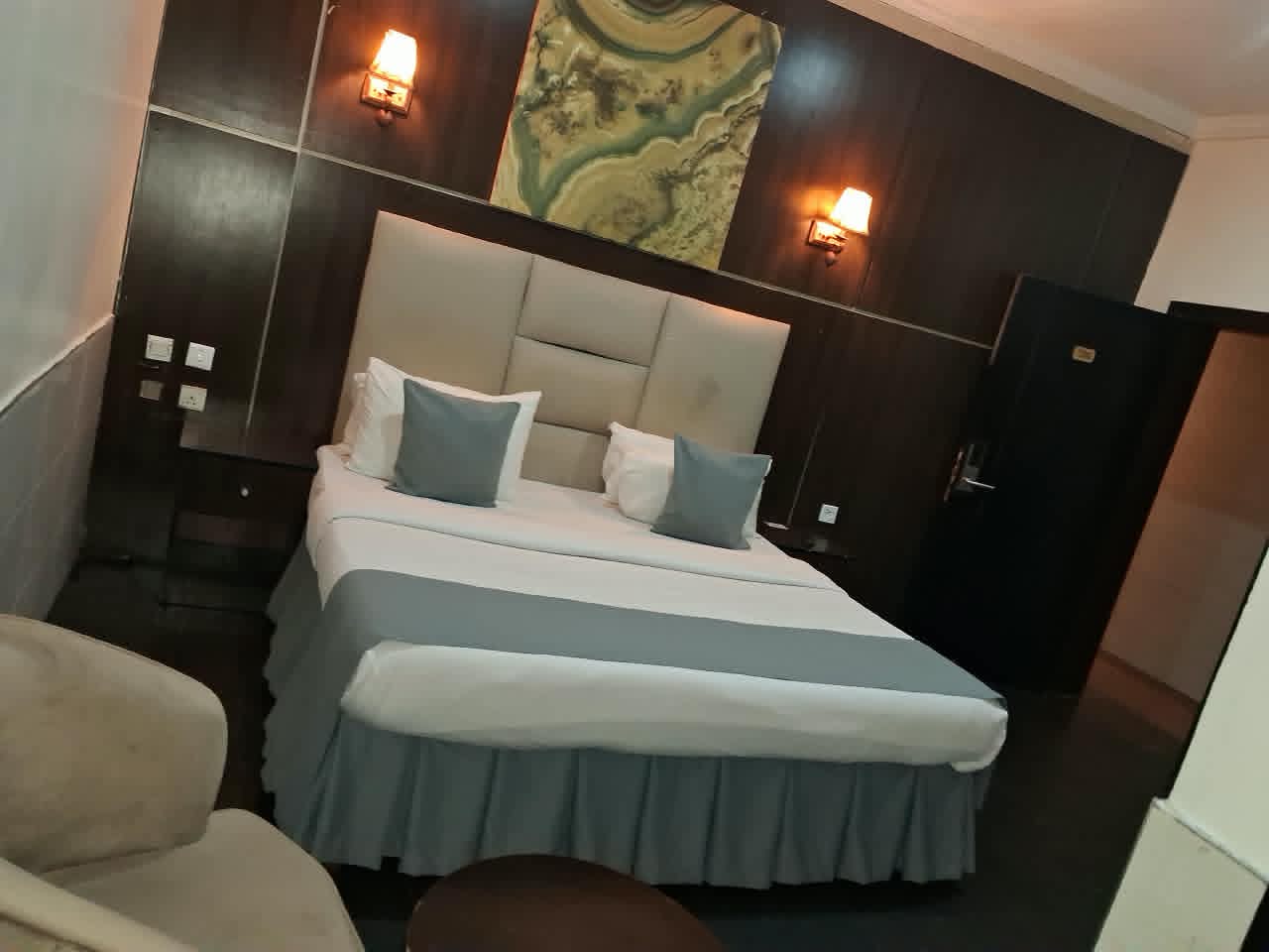 Super Diplomat Room