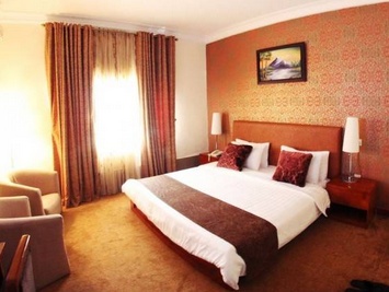 Alcove Room