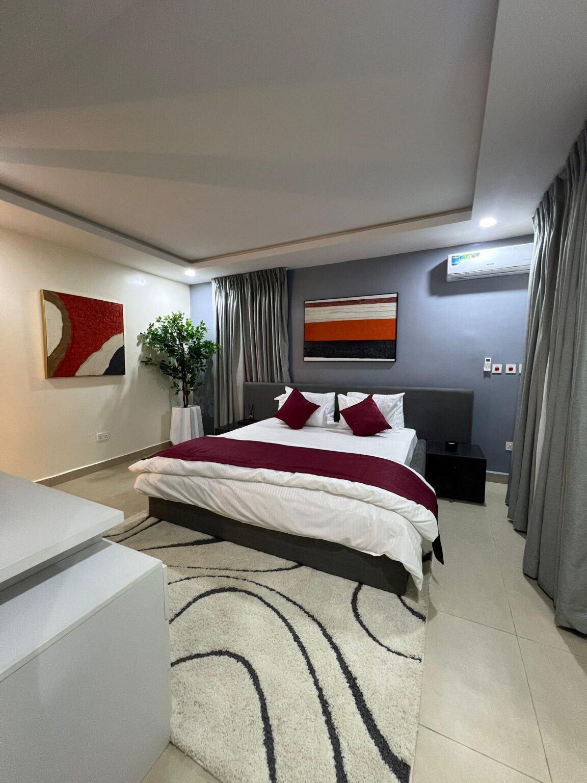 One-Bedroom Apartment