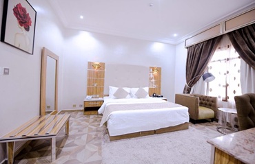 The Wells Carlton Hotel and Apartments